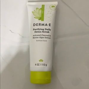 Dermae purifying daily detox scrub